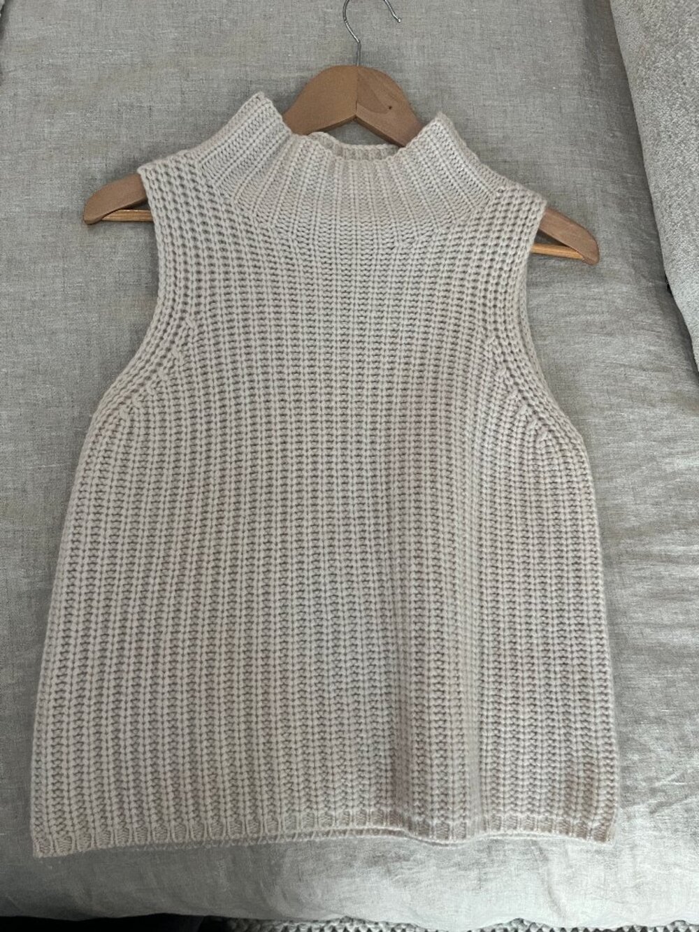 DESIGNER 100% Cashmere Sleeveless High Neck Sweater - Cream - M